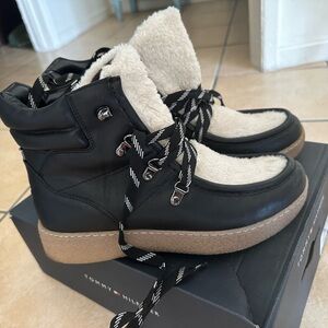 Boots- Tommy Hilfiger
